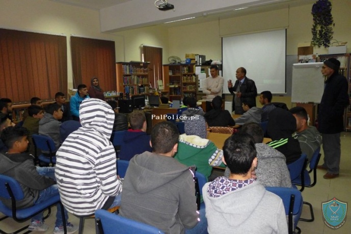 الشرطة تنظم محاضرة عن الجرائم الالكترونية في مدرسة الأمة بضواحي القدس