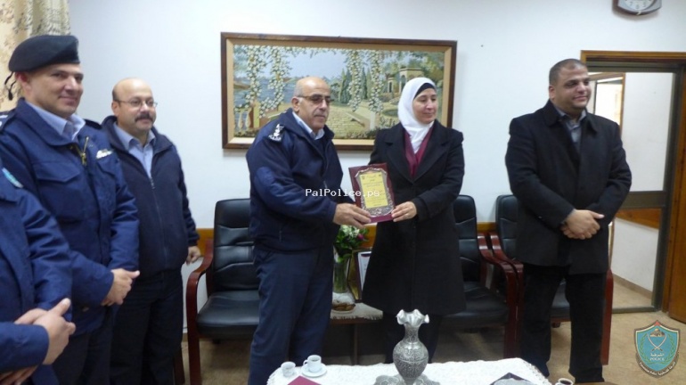 الشرطة تكرم مديرية التربية والتعليم بمناسبة يوم المعلم الفلسطيني في قلقيلية