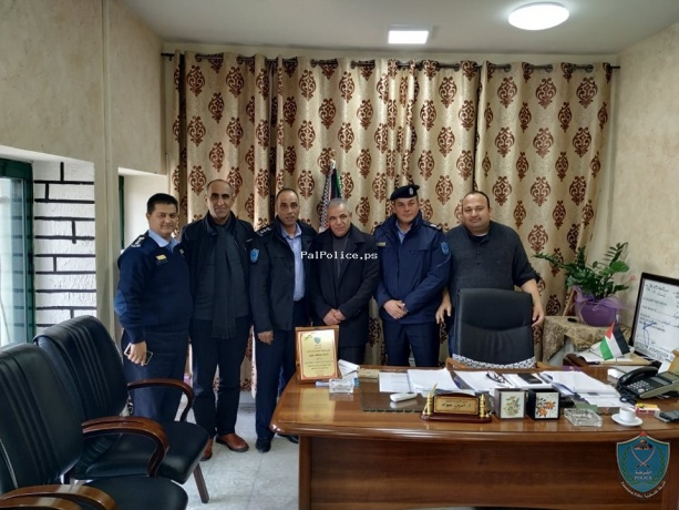 الشرطة تقدم التهاني للأسرة التربوية و التعليمية بيوم المعلم الفلسطيني في سلفيت