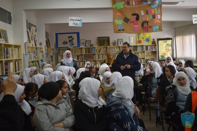 الشرطة تنظم 5 محاضرات توعية حول الجرائم الالكترونية والسلامة المرورية في مدارس ضواحي القدس
