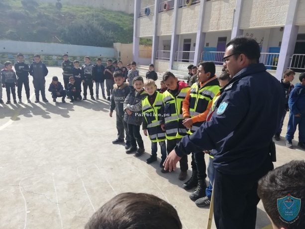 الشرطة تحاضر بأكثر من 460 طالب في بيت لحم
