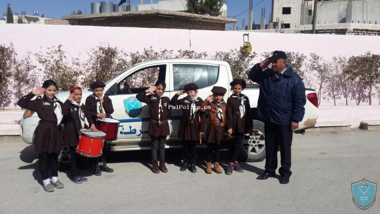 الشرطة تنظم يوم مروري لأطفال مخيم سواعد الغد في الخليل