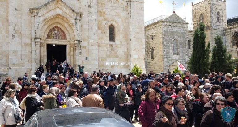 الشرطة تشارك وتؤمن الاحتفال بعيد الفصح بكنيسة دير عمواس القبيبة في ضواحي القدس