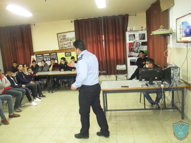 الشرطة تنظم محاضرات توعية في نابلس  .