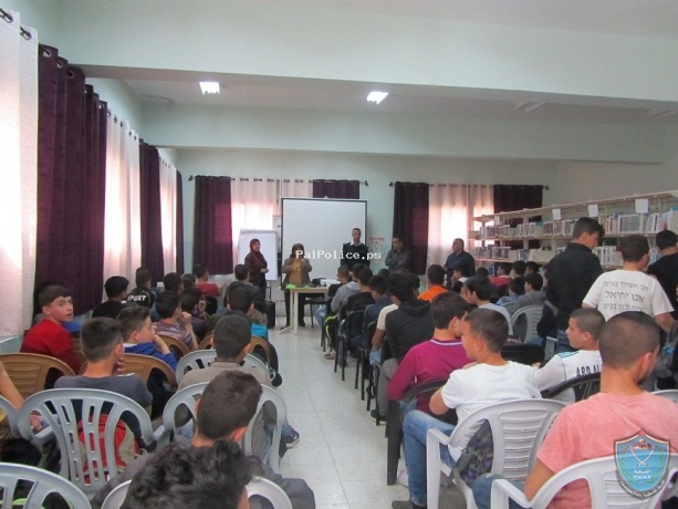الشرطة تنظم محاضرة توعية حول الاستخدام الامن للانترنت بمدرسة عمرو بن العاص في الخليل