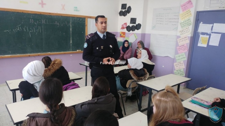 الشرطة تنظم نشاط تربوي بعنوان " الشرطة منكم واليكم " لاكثر من 100 طالبة في بيت لحم