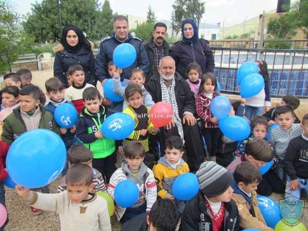 بمناسبة يوم الطفل الفلسطيني الشرطة تنظم يوم(فرح ومرح ) للاطفال بقرية العقبه بطوباس