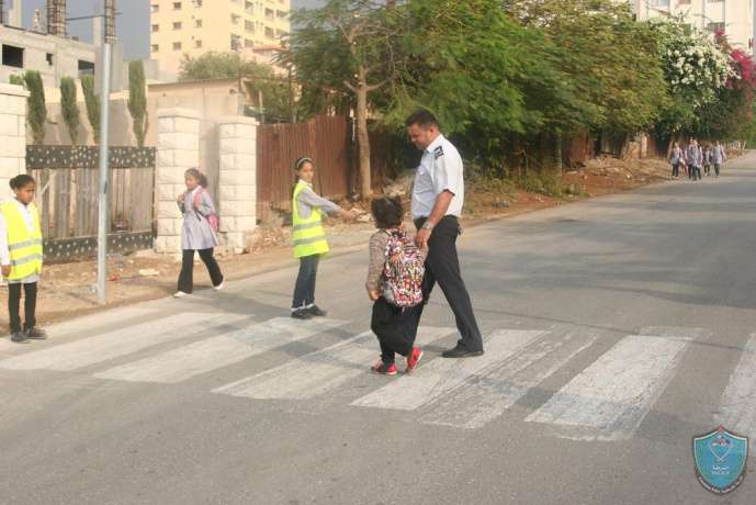 الشرطة تنفذ مشروع دوريات الشرطة المدرسية في مدرسة الخنساء بقلقيلية