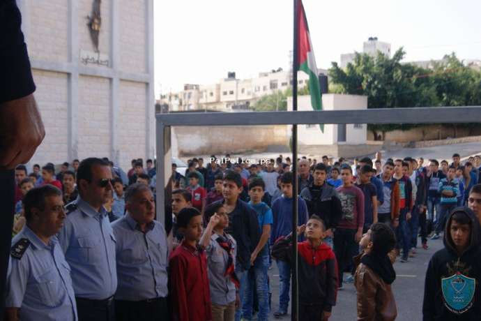 الشرطة تقدم بعض الإرشادات  التوعويه لمدرسة ذكور طوباس الثانويه