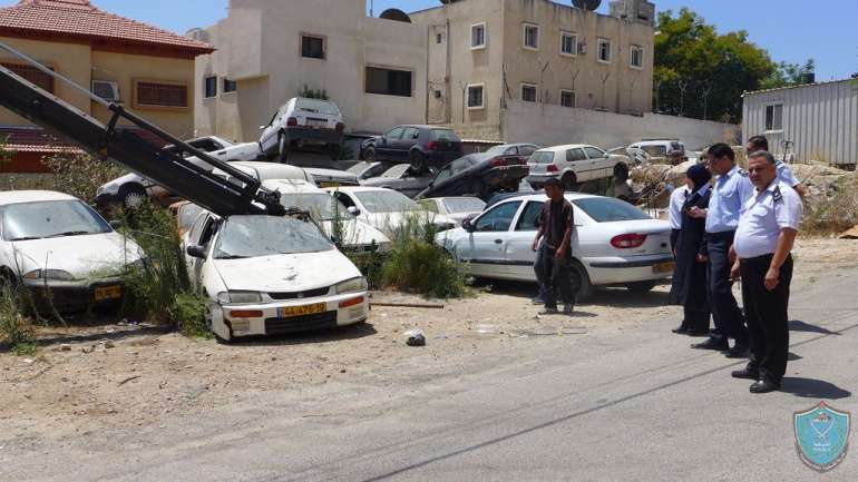 الشرطة تتلف 18 مركبه و دراجه نارية غير قانونية في قلقيلية