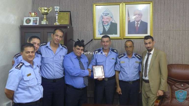 اللجنة الفرعية لنقابة المحامين الفلسطينيين تكرم  شرطة محافظة  قلقيلية