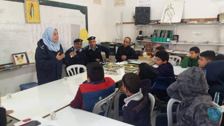 الشرطة تنظم محاضرات توعية في مدرسة ذكور بيت أمرين في نابلس