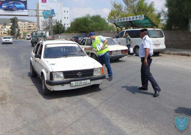الشرطة و مجلس المرور الأعلى على الطرق توزعان نشرات توعية في طوباس