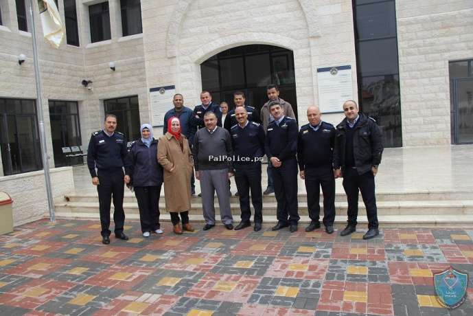 الشرطة تكرم جامعة القدس المفتوحة بسلفيت