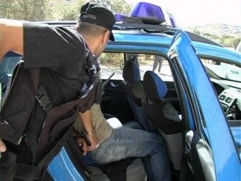 الشرطة تكشف ملابسات سرقة سيارة بلدية قبلان في نابلس.