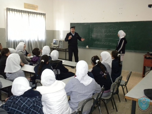 الشرطة تنظم محاضرة توعية بمدرسة بنات وليد ابو مويس في جنين