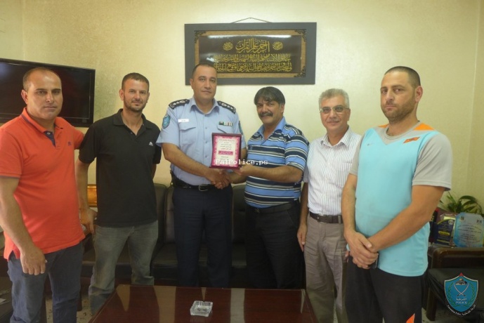 نادي خليل الرحمن للفروسية يكرم مدير شرطة الخليل