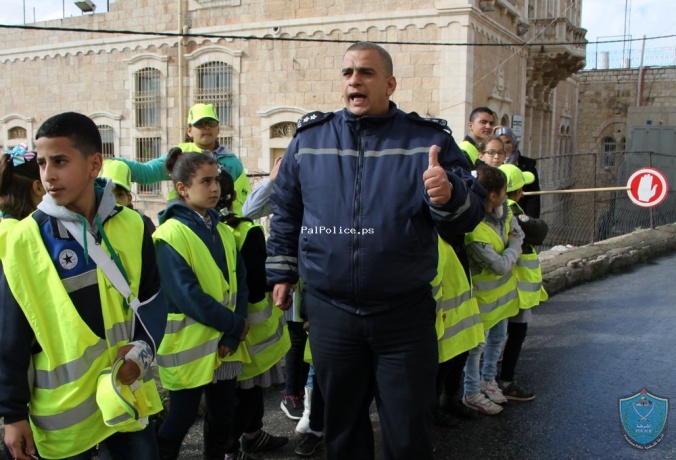 الشرطة تقدم محاضرة ميدانية حول السلامة المرورية لطالبات مدرسة بنات المسعودي في بيت لحم