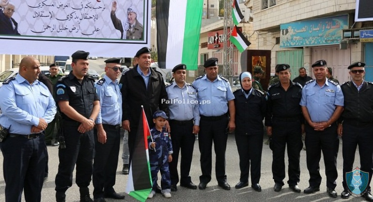 الشرطة والأجهزة الأمنية ينظمان عرضا عسكريا بمناسبة عيد الاستقلال في الخليل