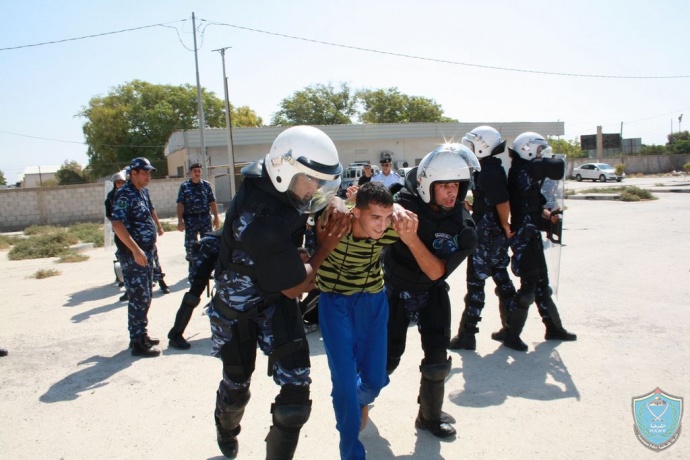 الشرطة تفض شجار وتقبض على 6 أشخاص في نابلس .