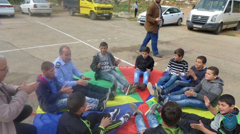 الشرطة تشارك بفعاليات يوم الطفل الفلسطيني في قلقيلية