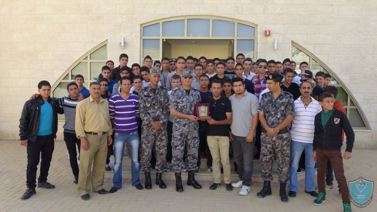 كلية فلسطين للعلوم الشرطية تستضيف طلاب  من مدرسة تفوح  الثانوية