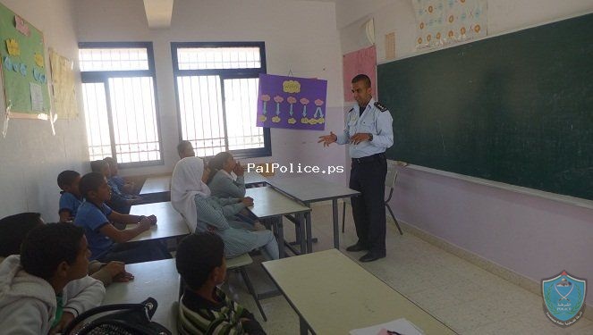 الشرطة تنظم يوما توعويا في مدرسة عمر الخطاب في المناطق البدوية بأريحا