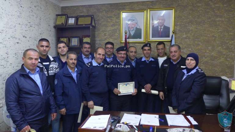 الشرطة تخرج دورة التدريب أثناء الخدمة الرابعة في قلقيلية