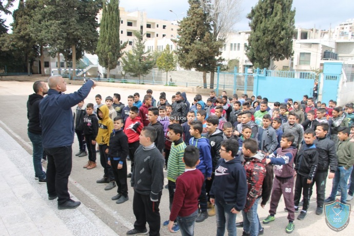 الشرطة تحاضر بأهالي وطلبة مدارس مخيم الدهيشة في بيت لحم