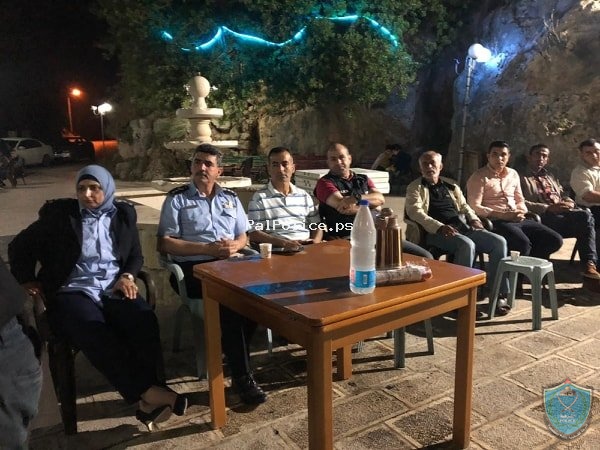 الشرطة تنظم لقاء مفتوحا مع أهالي بلدتي ياسوف وسكاكا في محافظة سلفيت