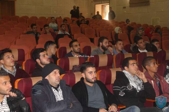 الشرطة تعقد محاضرة حول مخاطر المخدرات  لطلبة جامعة خضوري  في طولكرم .