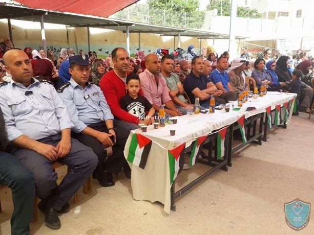 الشرطة تشارك بفعاليات اليوم المفتوح في مدرسة بني نعيم الاساسية بالخليل