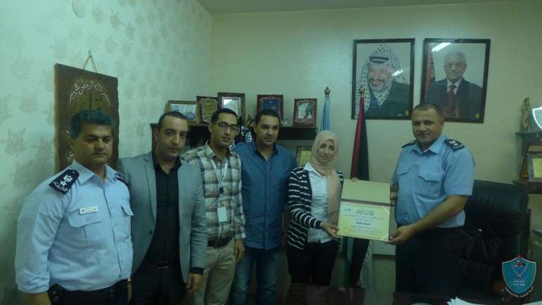 مؤسسة انجاز فلسطين تكرم شرطة محافظة قلقيلية