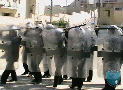 نساء شرطة مكافحة الشغب الفلسطينية تبرهنّ عن فعالية أمنية غير معهودة