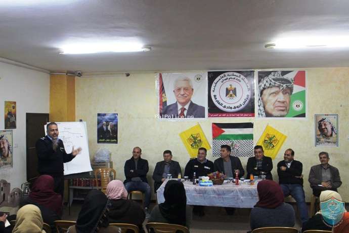 الشرطة تنظم لقاءا ( حول الابتزاز الالكتروني ) ببلدة واد الفارعة في طوباس