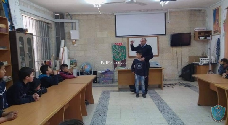 الشرطة تنظم محاضرات في التوعية والسلامة المرورية في مدارس ضواحي القدس