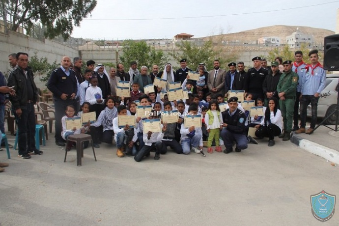 الشرطة تخرج 42 طفلا من الاغوار شاركوا في مخيمها الشتوي في اريحا