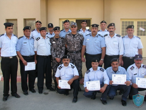كلية فلسطين للعلوم الشرطية تخرج دورة في ادارة مراكز الشرطة الحديثة