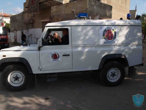 الشرطة تتعامل مع جسم مشبوه في رام الله.