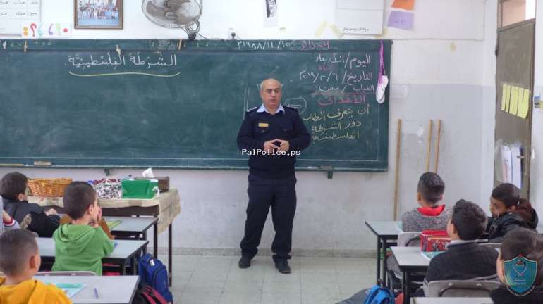 الشرطة تنظم سلسلة محاضرات توعية لطلبة مدرسة المرابطين في قلقيلية