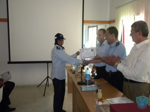 شرطة طوباس تخرج دورة الإدارة المتوسطة