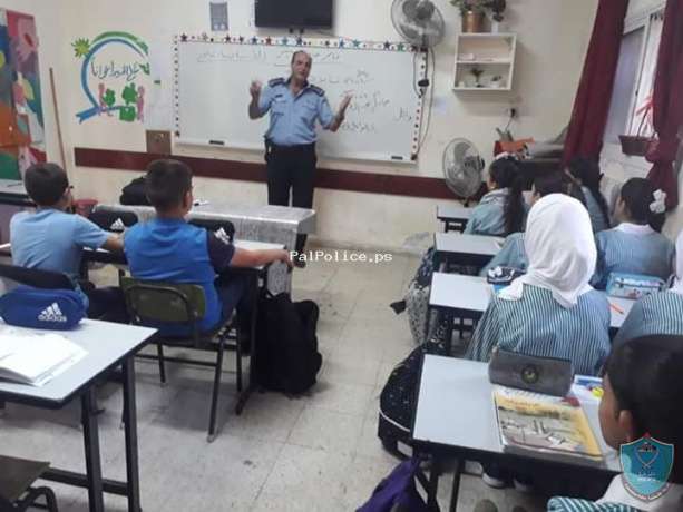الشرطة تستهدف 200 طالبة و طالبة بمحاضرات توعوية  بمحافظة قلقيليه
