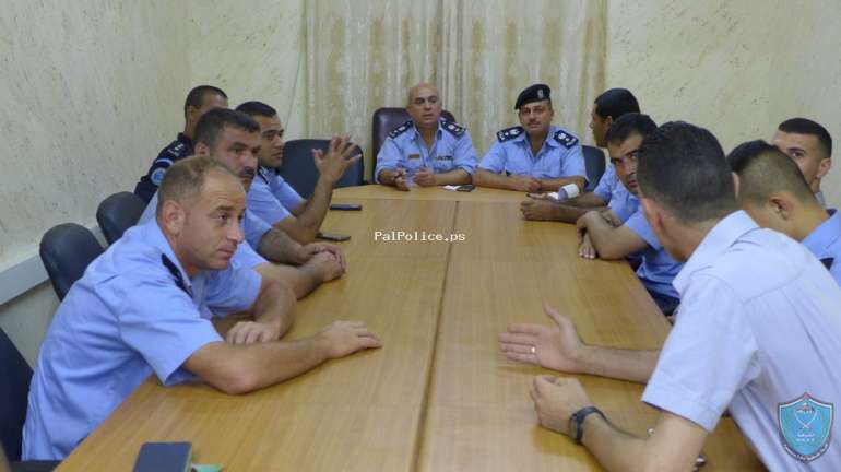 الشرطة تنظم محاضرة عن الاستخدام الآمن للانترنت لعدد من منتسبيها في قلقيلية