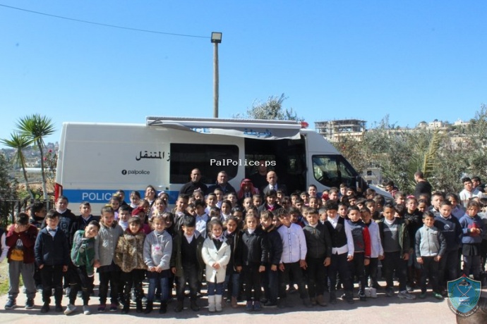 المركز المتنقل ينظم نشاط توعوي في مدارس احباب الرحمن في بلدة بدو بضواحي القدس