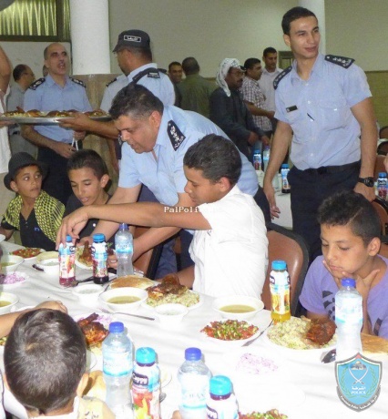 الشرطة تنظم افطار لـ 200 يتيم في ضواحي القدس