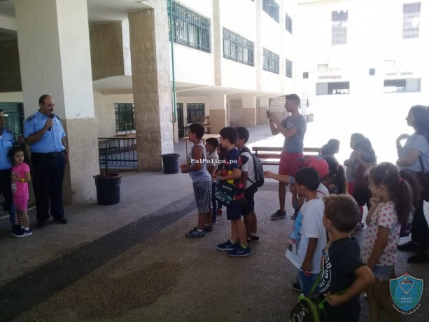 الشرطة تنظم محاضرة توعية في مخيم صيفي في مدرسة دير اللاتين في جنين