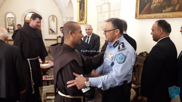 الشرطة والأجهزة الأمنية يقدمون التهاني لكبار رجال الدين المسيحي بمناسبة عيد الفصح في بيت لحم
