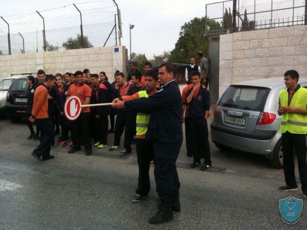 الشرطة تدرب طلاب وطالبات المدرسة البطريركية على دورية الأمان في بيت لحم