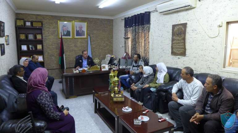 الشرطة تكرم الطلبة الفائزين في المسابقة العالمية للذكاء العقلي والذهني في قلقيلية