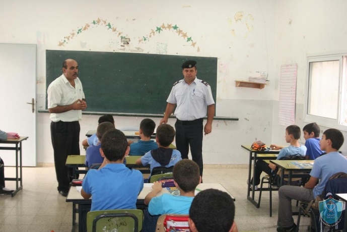 الشرطة تنظم عدد من المحاضرات الشرطية لطلبة مدارس بلدة حبلة في قلقيلية